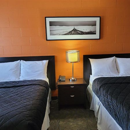 Roadking Inns Motel Калгари Экстерьер фото