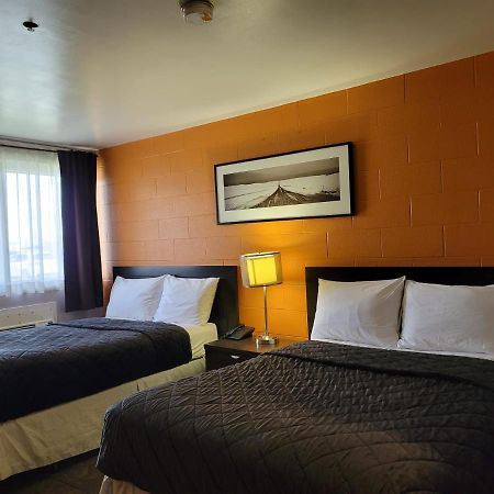 Roadking Inns Motel Калгари Экстерьер фото