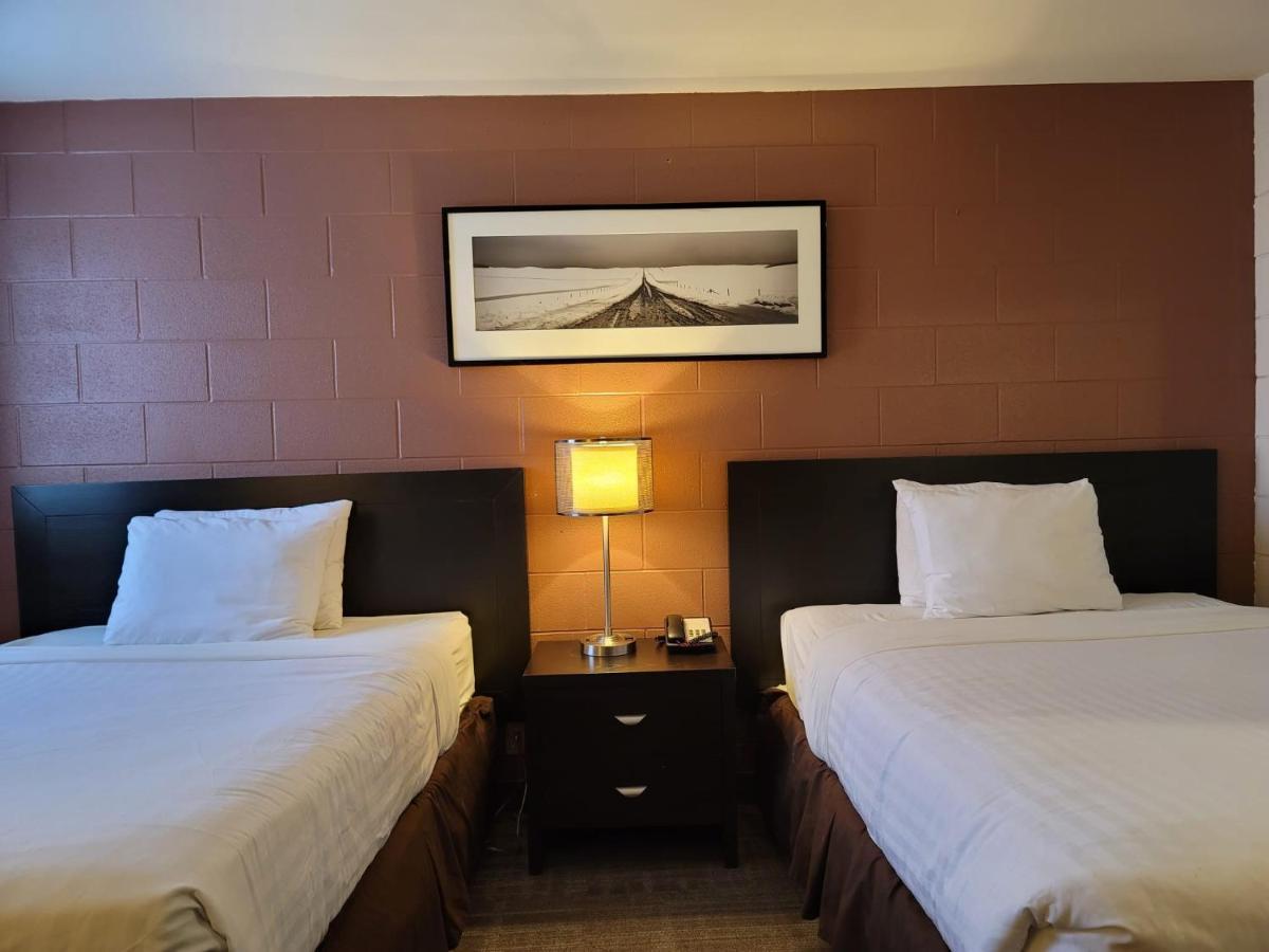 Roadking Inns Motel Калгари Экстерьер фото