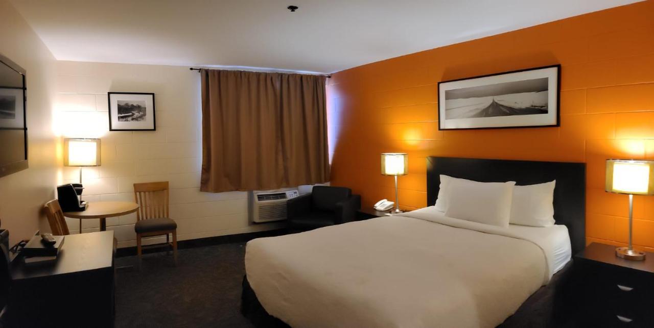 Roadking Inns Motel Калгари Экстерьер фото