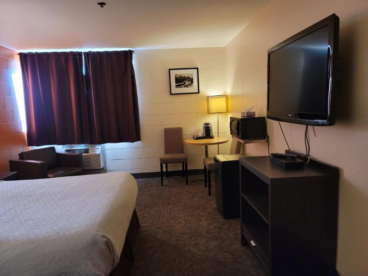 Roadking Inns Motel Калгари Экстерьер фото