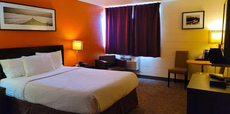 Roadking Inns Motel Калгари Экстерьер фото